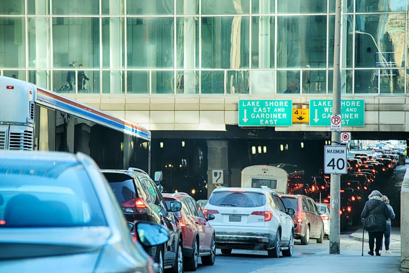 Toronto Trafiğinde Sürücüler 2025 Boyunca 100 Saat Kaybetti
