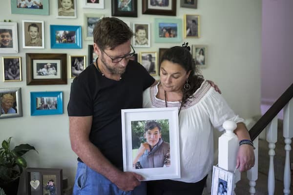 Oakville'de Yaşayan Aile, Oğullarının Ölümü Sonrası Hastane ve Sağlık Çalışanlarına Dava Açtı
